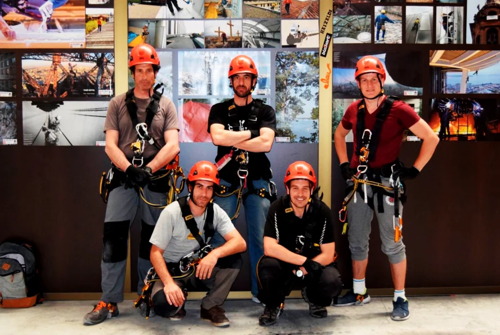 Equipo DS Verticales trabajando en altura en Cantabria