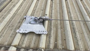 Componente de línea de vida en cubierta metálica