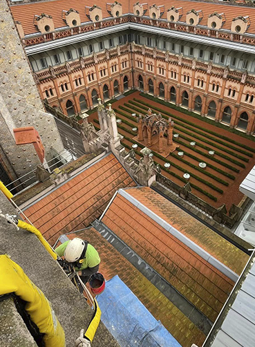 Rehabilitación y restauración de edificios históricos con técnicas de acceso vertical